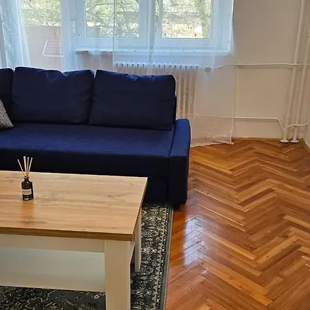Pecsi Belvarosi Lakas A Vasutallomas Kozeleben